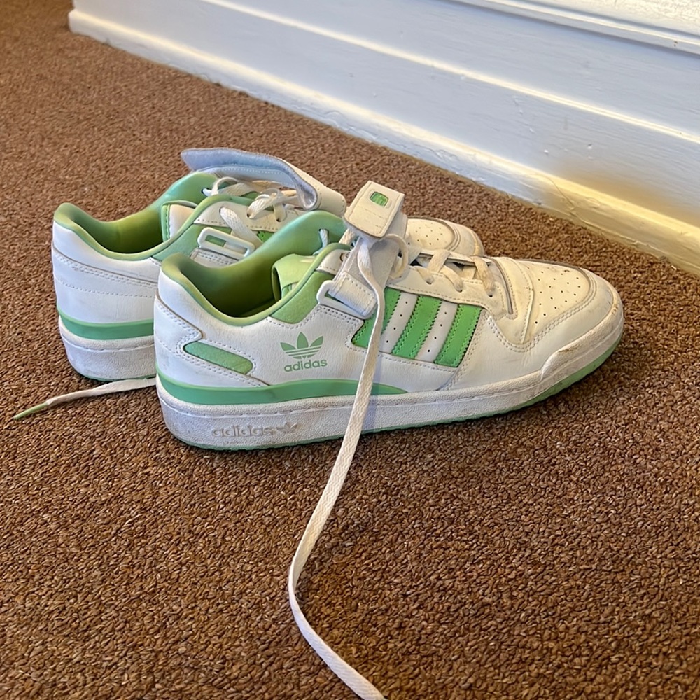 Adidas forum low size 10 women’s- men’s 8.5